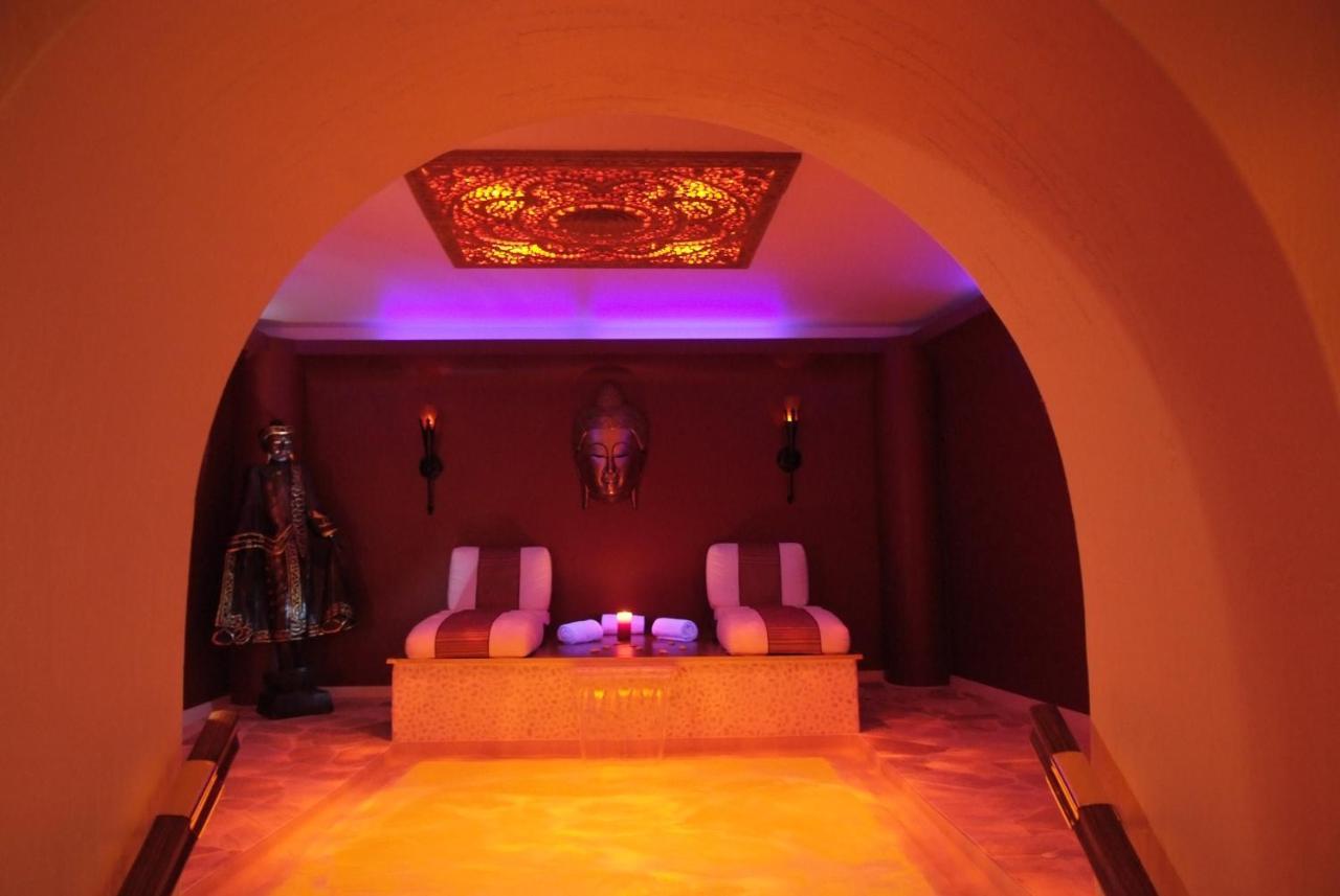 Hotel & Spa Gasquet Bagneres-de-Luchon Bagian luar foto